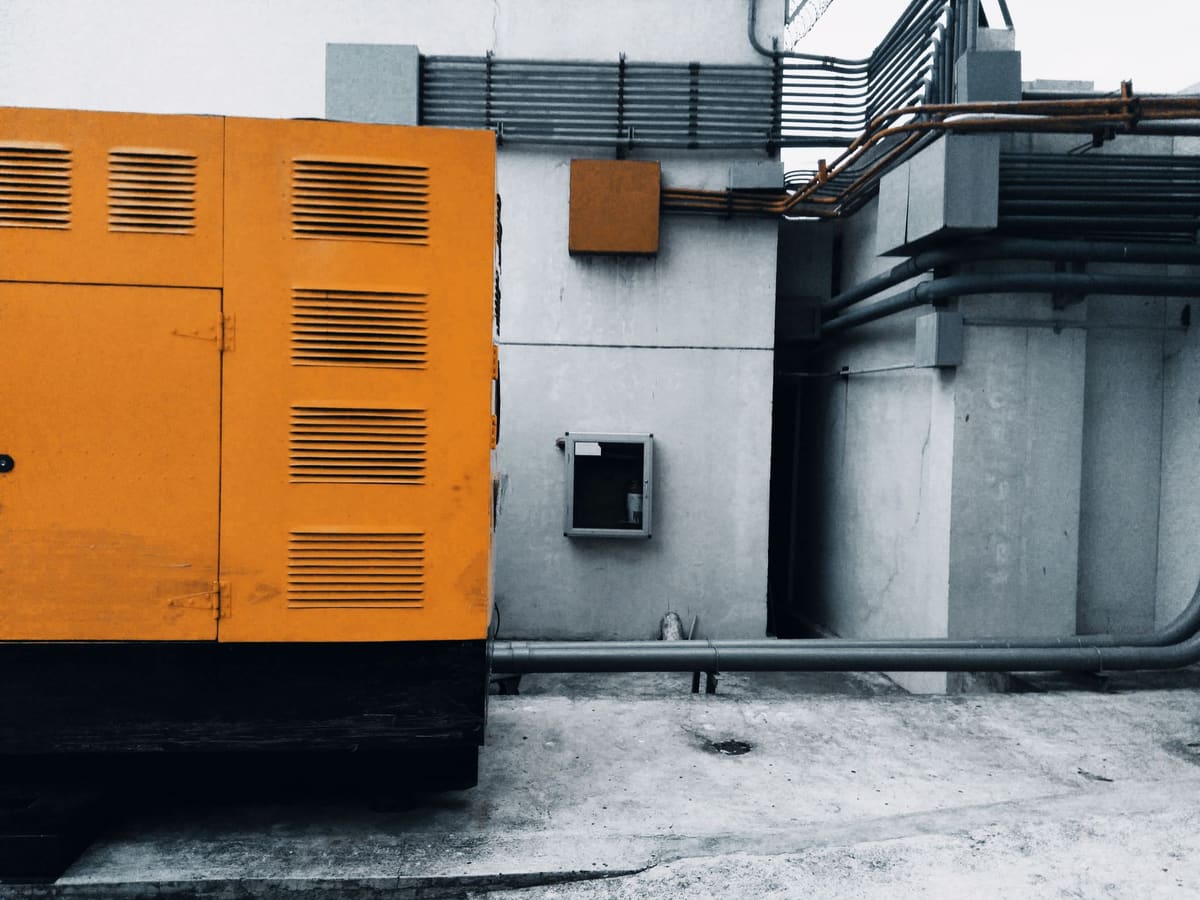 Installation d'une pompe à chaleur air-eau extérieure lors d'une rénovation énergétique